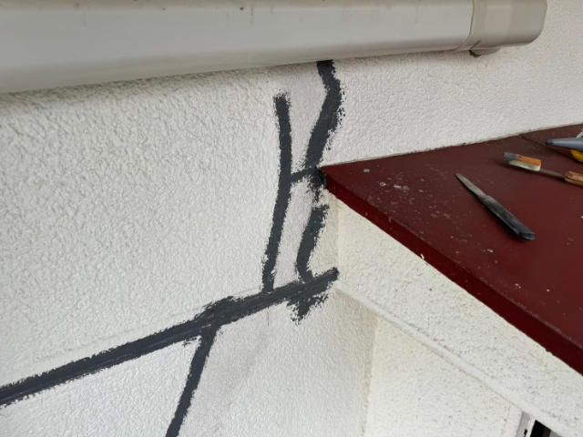 クラックに変成シリコーンシーラント充填